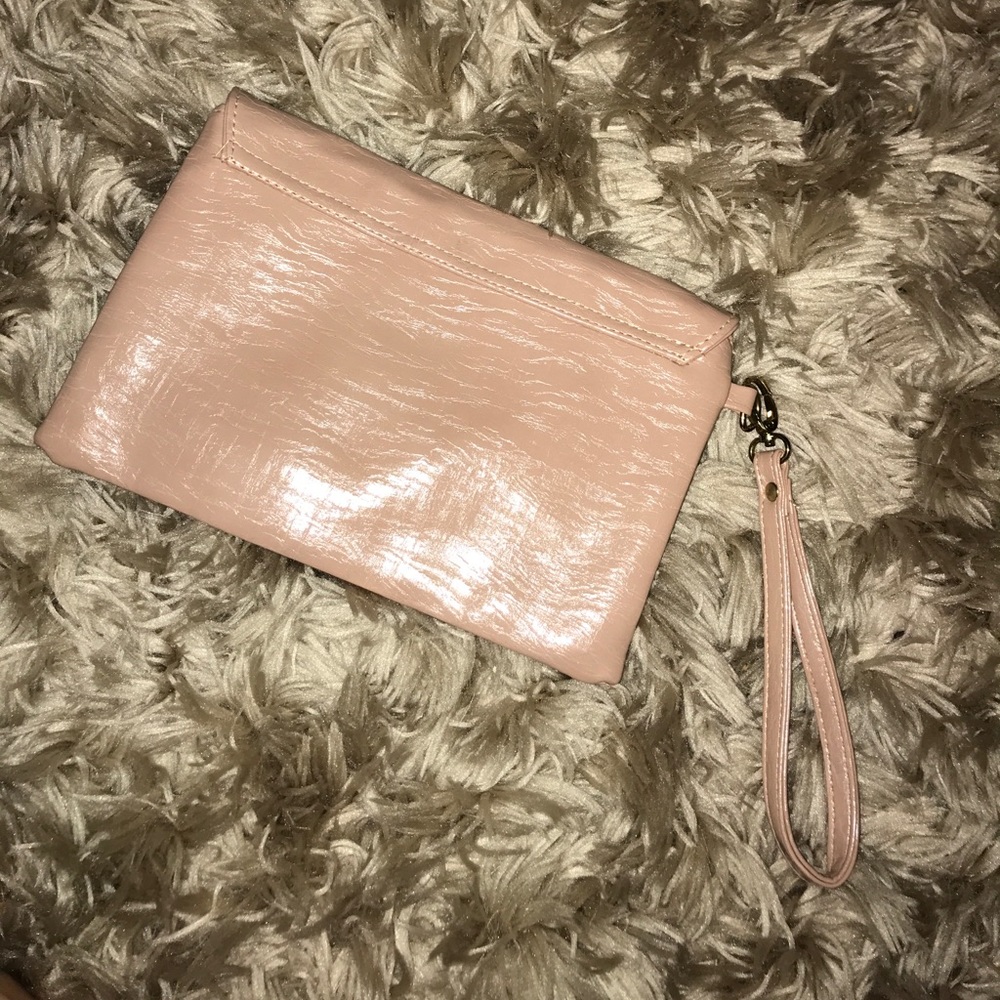 Clutch ๐ด - Picture 2 of 2